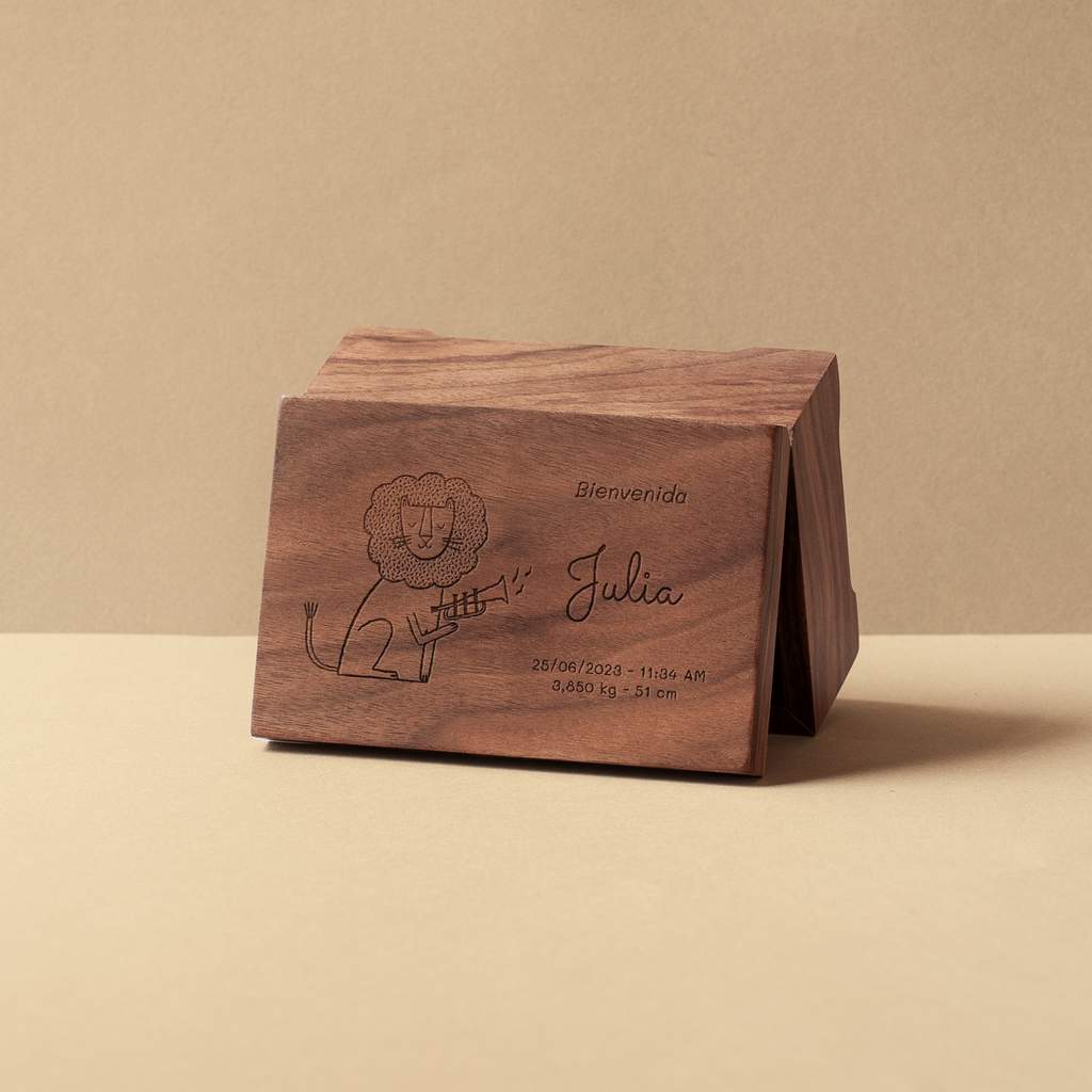 Caja musical mediana de madera de haya León